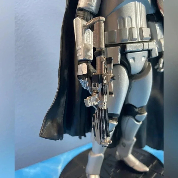 Star Wars Elite Series - Disney Store Exclusive - Die-Cast Captain Phasma 7 1/4” - Picture 11 of 14